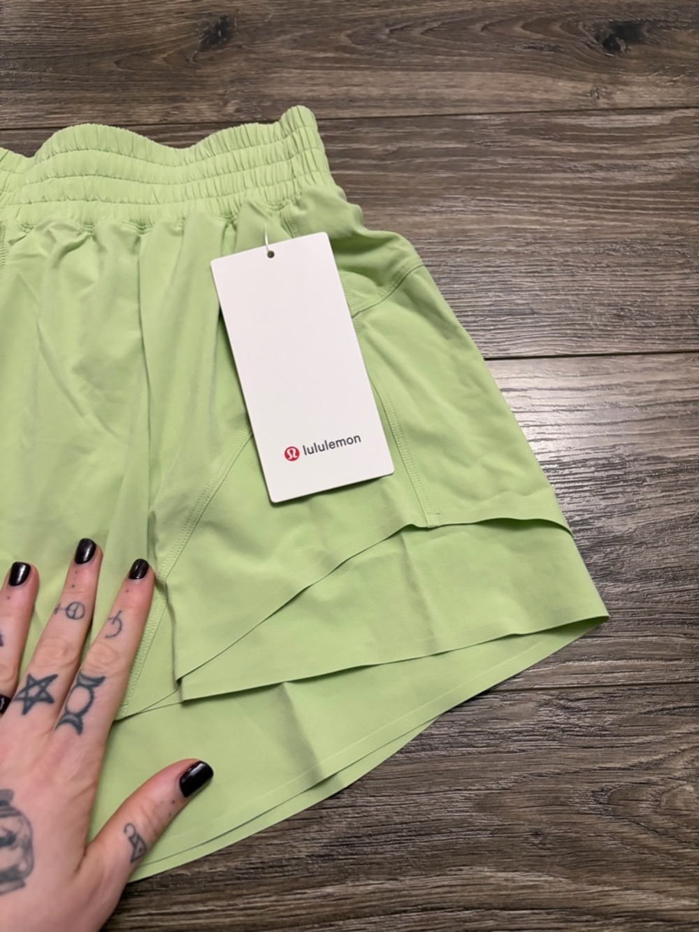 NWT Lululemon Shake It Out High-Rise Running Short 2.5" (Lemongrass) Size S - Picture 5 of 10